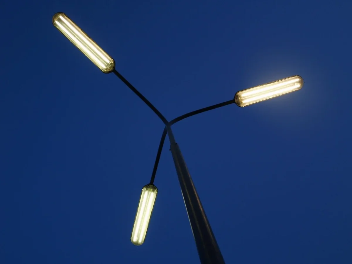 Stare latarnie są kilka razy droższe w utrzymaniu od nowoczesnych. Bydgoszcz ma ich jeszcze ponad 11 tys. Screenshot 2026-01-29 at 13-10-51 a29af4db7ca96a02a264ba5ca8de4f88.jpg (obraz JPEG 1600×1200 pikseli) — Skala (60%)