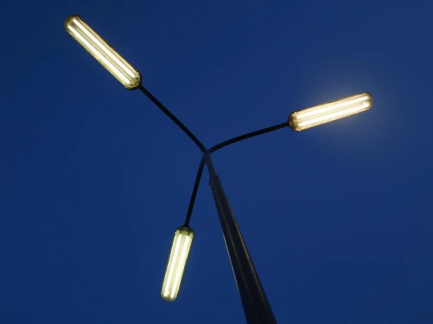 Stare latarnie są kilka razy droższe w utrzymaniu od nowoczesnych. Bydgoszcz ma ich jeszcze ponad 11 tys.