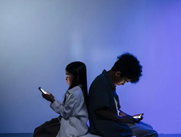 pexels-ron-lach-9785008 W jaki sposób Revenu może pomóc osobom uzależnionym od telefonu?