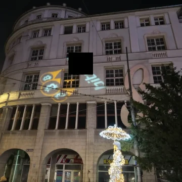 savoy1 Ratusz o reklamie projekcyjnej: Jest ona nielegalna. Sprawa może mieć powiązania z nielegalnym hazardem i politykami