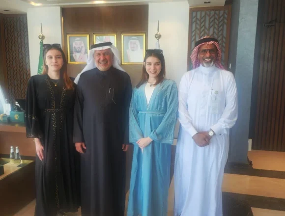 623422007_122120743287025677_6756510365612602515_n Wywiad w Arabiya TV z bliźniaczkami z Janikowa obejrzano setki tysięcy razy. Są one naszymi ambasadorkami wśród Arabów