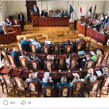 Rada Miasta chciała dowalić prezydentowi Nawrockiemu. W mediach społecznościowych jednak przegrywa