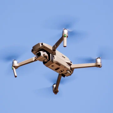 Z drona fotografował rozbudowę szpitala.  Tłumaczy się policji, chociaż specjalnie nie ma na to podstaw