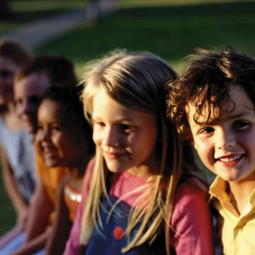 group-of-happy-friends-2026-01-11-10-32-12-utc Laura i Nikodem – to najpopularniejsze imiona w 2025 roku w kujawsko-pomorskim. Jakie imiona były jeszcze popularne?