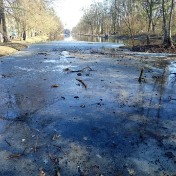 1773060835450 Nad Kanałem Bydgoskim nadal znajduje się pokrywa lodowa. Zjawisko nie widziane u nas od lat