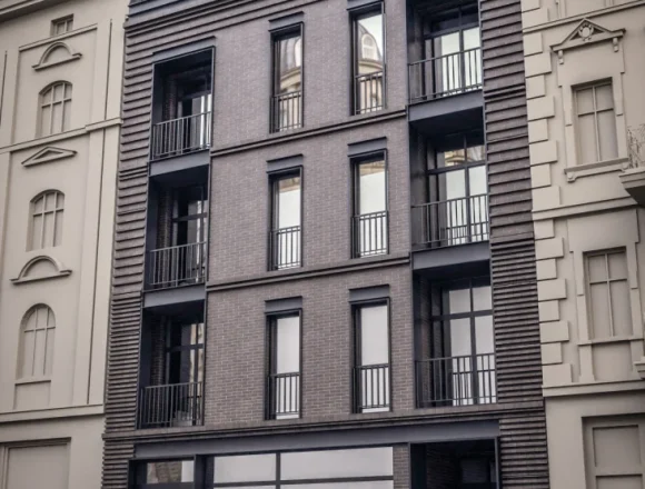 Niezbyt estetyczna dziura wypełniona zostać ma kamienicą