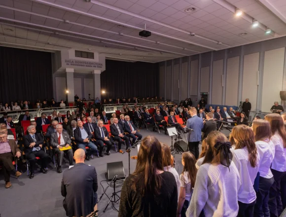 45 lecie Bydgoskiego Marca 1981 (7) Dialog dzisiaj wygląda inaczej, ale gdy jedni prowadzili głodówkę, inni słuchali koncertu patriotycznego