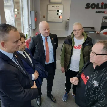 Po ponad tygodniu głodówki Komisja Krajowa Solidarności poparła protest. Głodujących odwiedził też prezydent Inowrocławia