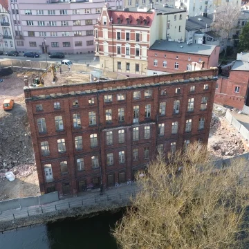 DJI_0543 Front zostaje, a tył już prawie rozebrany – nietypowa metamorfoza pierzei przy Wyspie Młyńskiej