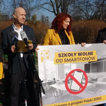 DSC04059 Chcą jasnych przepisów ograniczających smarphony w szkołach. Od prawie roku z projektem nic się nie dzieje