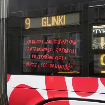 DSC04152 Pobici radni? Kontrowersje wokół malowania tramwaju