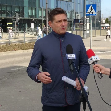 DSC04253 Kownacki składa na marszałka zawiadomienie do CBA. Chodzi o luksusowe samochody