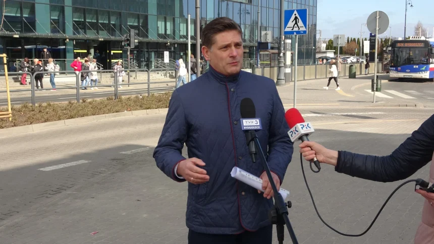 Kownacki składa na marszałka zawiadomienie do CBA. Chodzi o luksusowe samochody