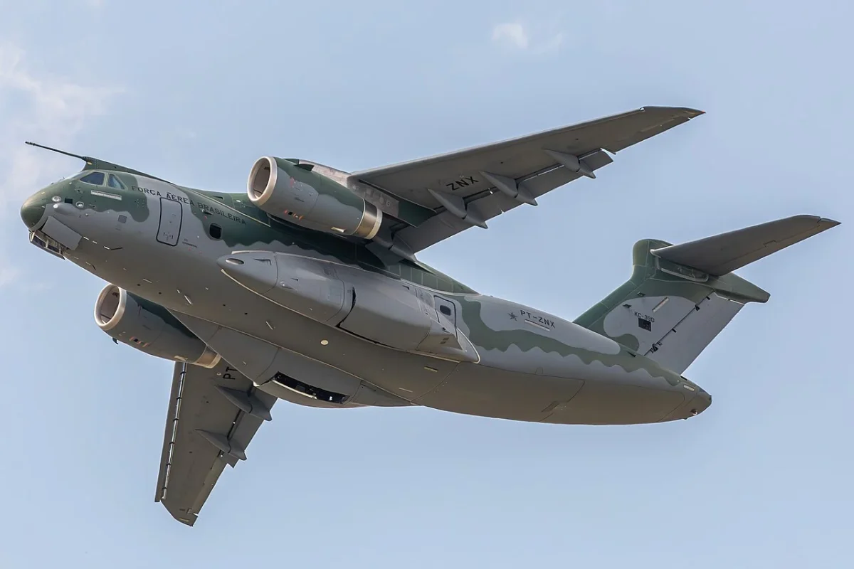 Embraer_KC-390,_Paris_Air_Show_2019,_Le_Bourget_(SIAE0824)