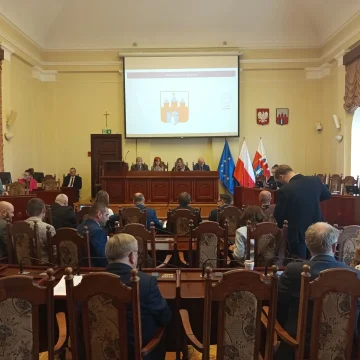 zdjecie-z-sesji W tym roku Medal Kazimierza Wielkiego podzielił radnych