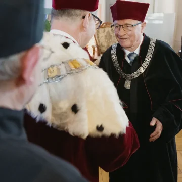 Bez niego nie byłoby uniwersytetu w Bydgoszczy. Doktorat honoris causa dla byłego rektora
