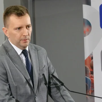 Bydgoski poseł w stowarzyszeniu byłego premiera. Czy popadnie przez to w niełaski prezesa Kaczyńskiego?