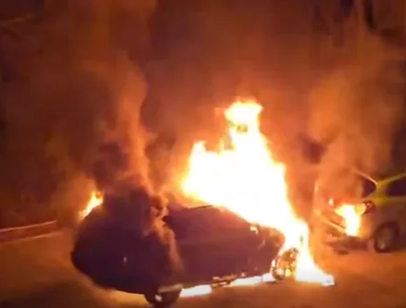 Screenshot 2026-04-07 at 13-53-50 Facebook Na Leśnym paliły się samochody. Pożar zaczął się od samochodu podwyższonego ryzyka