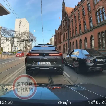 Policja prowadzi postępowanie w sprawie nielegalnego wyścigu ulicznego