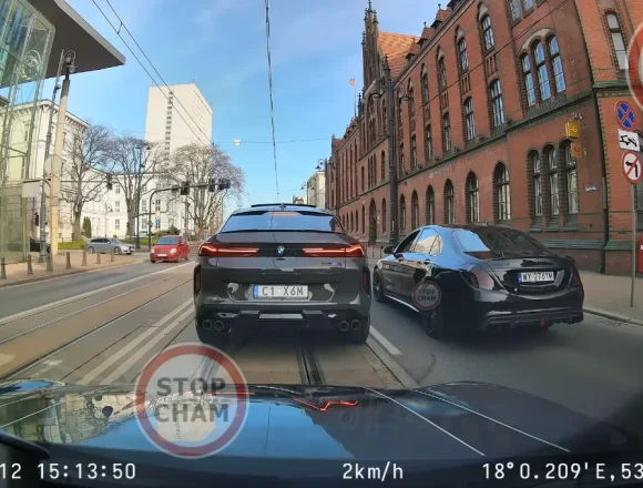 Screenshot 2026-04-14 at 13-17-05 (487) Kierowca BMW i Mercedesa robią sobie wyścigi w centrum Bydgoszczy #2213 Wasze Filmy - YouTube Na Jagiellońskiej zrobili sobie wyścig samochodowy. Czy pójdą do więzienia?
