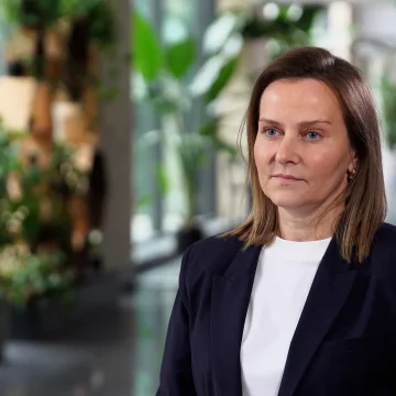 orange-badanie-dzieci-foto Nastolatki powszechnie korzystają z internetu i sztucznej inteligencji. Jednak ich wysokie kompetencje cyfrowe to mit