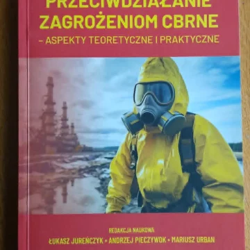 690768785_27139190059025792_3866209919921802320_n Zbierają na ratowanie grobów Powstańców Warszawskich. Można wylicytować książkę bydgoskiego współautora