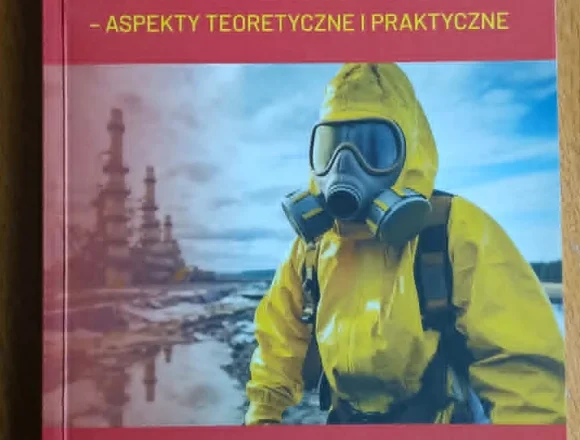 690768785_27139190059025792_3866209919921802320_n Zbierają na ratowanie grobów Powstańców Warszawskich. Można wylicytować książkę bydgoskiego współautora