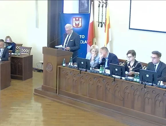 Radni wygaszają mandat Marcinkowskiemu. Mikołajczak sam zrezygnował z mandatu
