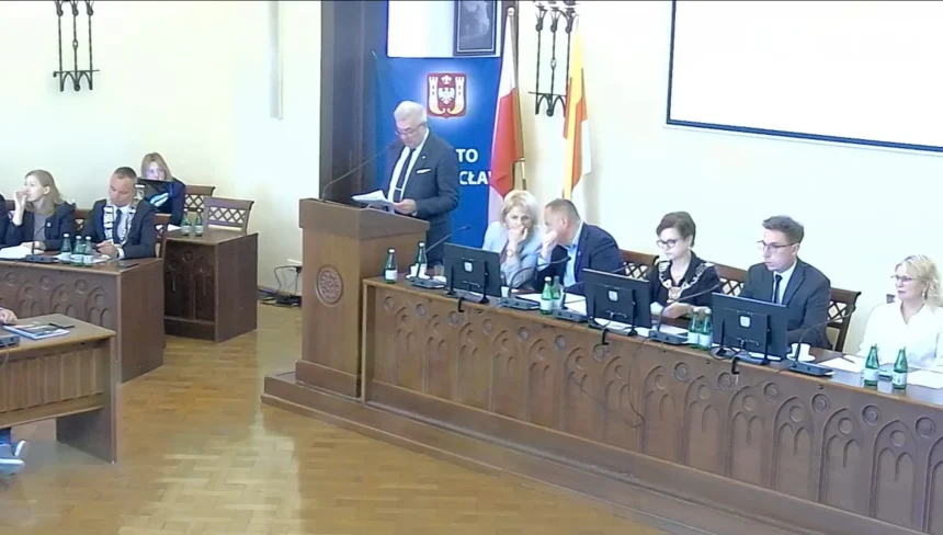 Radni wygaszają mandat Marcinkowskiemu. Mikołajczak sam zrezygnował z mandatu