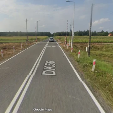 Screenshot 2026-05-25 at 13-09-51 DK56 – Mapy Google Czy przejazd kolejowy w Aleksandrowcu będzie gruntowanie przebudowany? Sprawa jest przedmiotem dyskusji