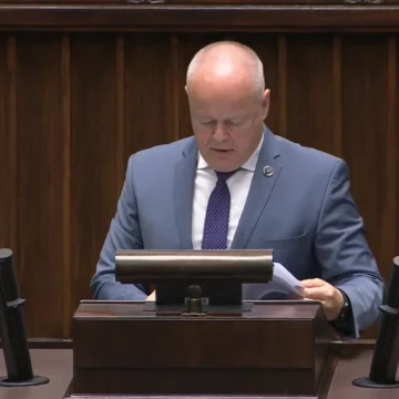 Screenshot 2026-05-28 at 21-54-40 Wiceminister nie wierzył posłowi że uczelnie są skonfliktowane z marszałkiem - YouTube Wiceminister nie wierzył posłowi, że uczelnie są skonfliktowane z marszałkiem. Pokazywać może to niezorientowanie resortu w terenie