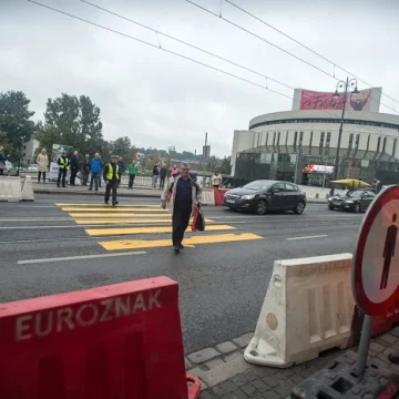piesi-3 Focha przetnie kolejna sygnalizacja świetlna