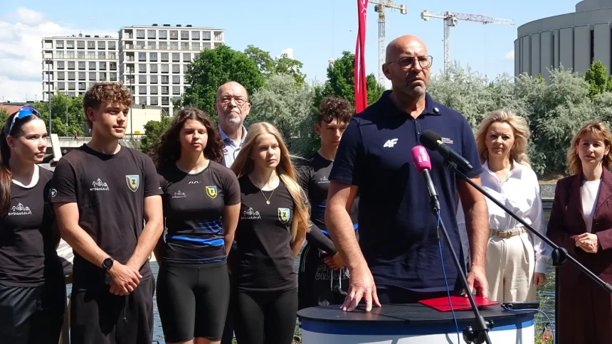 DSC05260 Nad Brdą Powstanie Centrum Kajakarstwa i Wioślarstwa. Minister przywiózł dofinansowanie