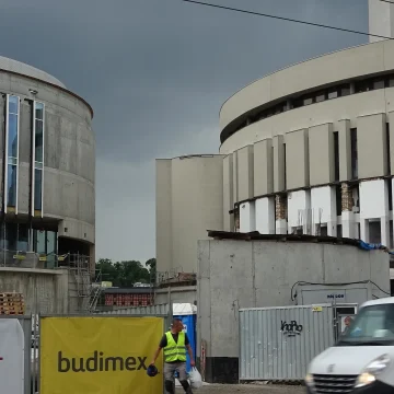 Rozbudowa Opery Nova wchodzi w ostatni moment, ale to jeszcze miesiące