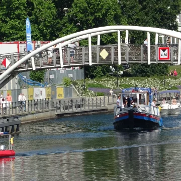 An Impressive Parade Once Again Sailed Along the Brda. Ster na Bydgoszcz Festival Is Underway