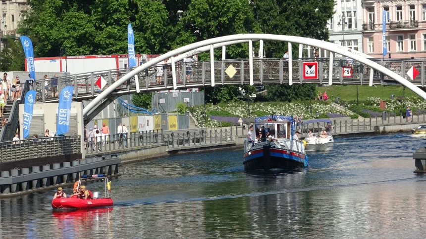An Impressive Parade Once Again Sailed Along the Brda. Ster na Bydgoszcz Festival Is Underway