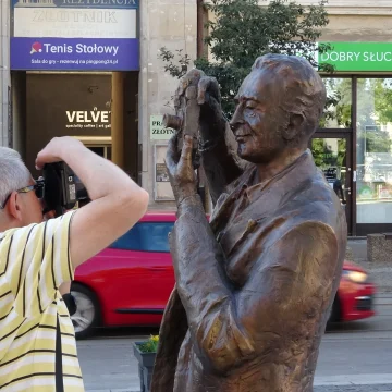 Dzięki fotografikom znamy starą Bydgoszcz. Odsłonięto im poświęconą rzeźbę