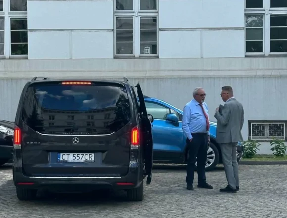 merc Przypadki z mercedesem do którego marszałek się nie przyznaje i z dyrektorem Centrum Czochralskiego