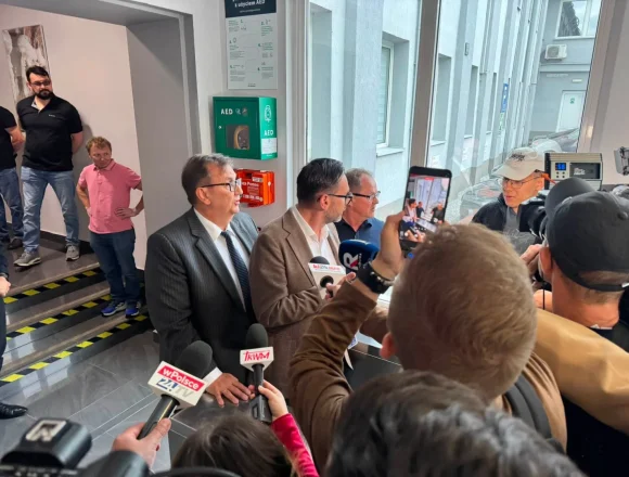 Z wiecu Jacka Sasina do zaimponowania Donaldowi Tuskowi. Kim jest ,,strażnik Solino”