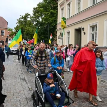 Blisko pół tysiąca pielgrzymów wyruszyło na Jasną Górę
