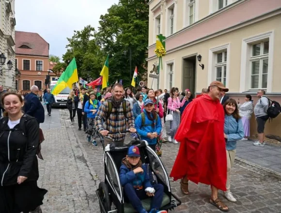 752609794_2498118980614872_4392171370633027078_n-980x653 Blisko pół tysiąca pielgrzymów wyruszyło na Jasną Górę