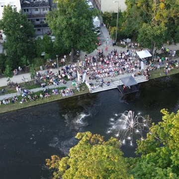 DJI_0099 Skrzypce i gitarę da się pogodzić. Trwa sezon muzyczny nad Kanałem Bydgoskim