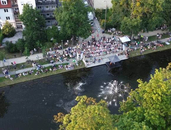 DJI_0099 Skrzypce i gitarę da się pogodzić. Trwa sezon muzyczny nad Kanałem Bydgoskim