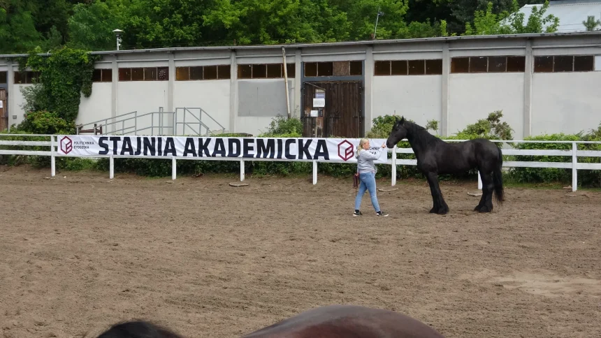 DSC05673 Politechnika Bydgoska przejęła stajnie w Myślęcinku. Ma pomóc w rozwoju weterynarii