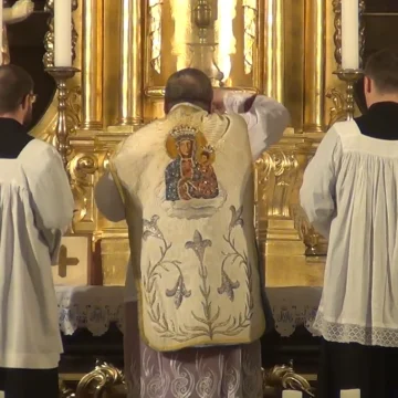 Biskup zabrał głos w sprawie schizmy: Korzystanie z posługi kapłanów Bractwa jest grzechem