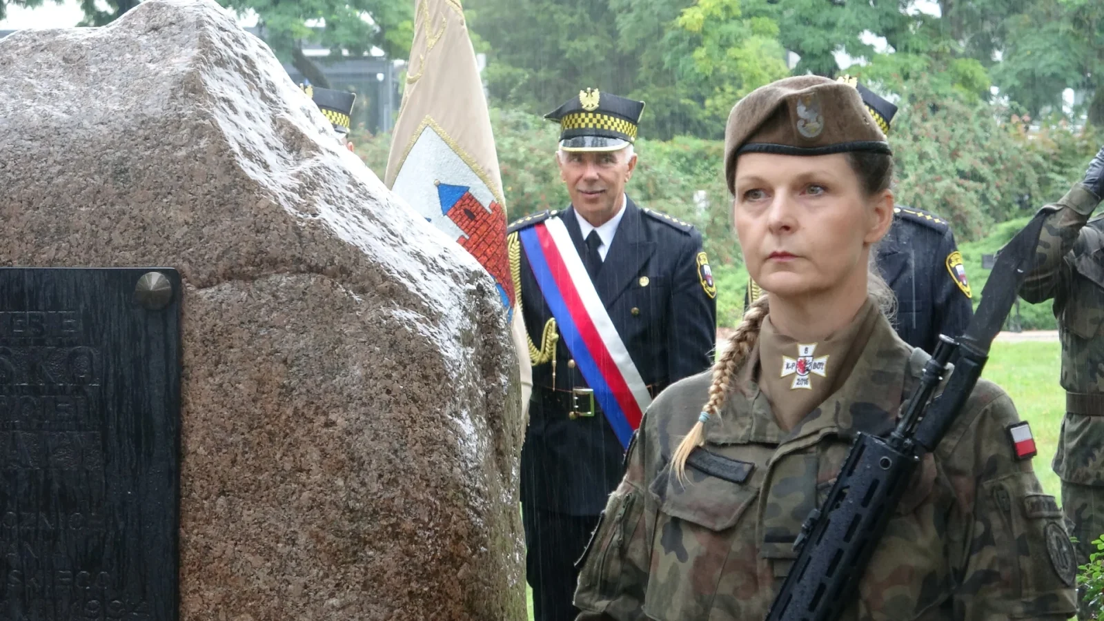 Deszcz nie powstrzymał pamięci o Powstaniu Warszawski. W Bydgoszczy powstanie pomnik AK