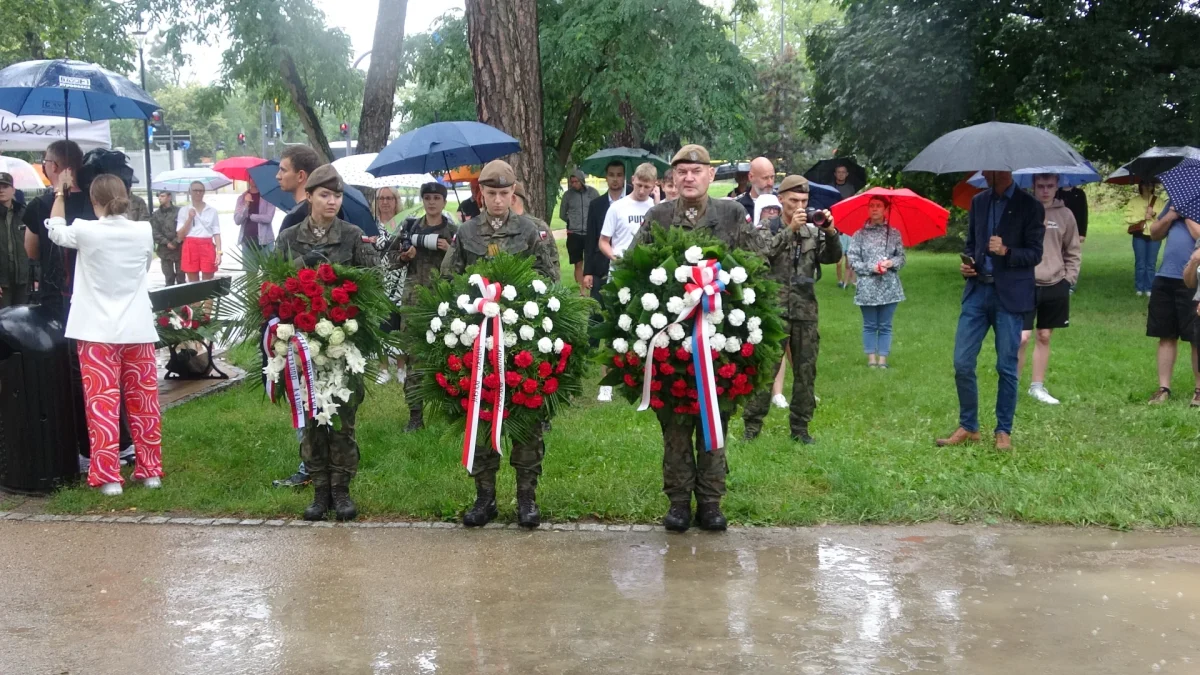 Czy uroczystości patriotyczne muszą być zawsze przegadane przez polityków? (felieton) DSC05828