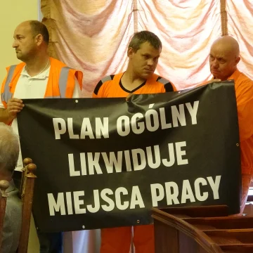 DSC06055 Bydgoszcz ma Plan Ogólny. Na sesji transparenty sugerujące powiązania ratusza z developerami