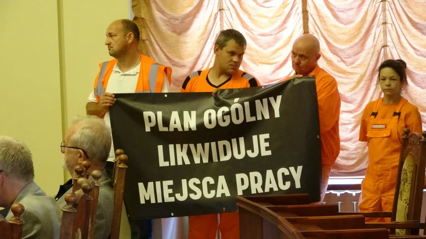 Bydgoszcz ma Plan Ogólny. Na sesji transparenty sugerujące powiązania ratusza z developerami