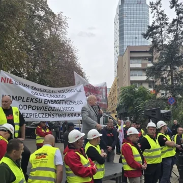 798182133_1428184519408057_8733016660162453504_n Protest w Warszawie pod siedzibą Orlenu. W sprawie IKS Solino